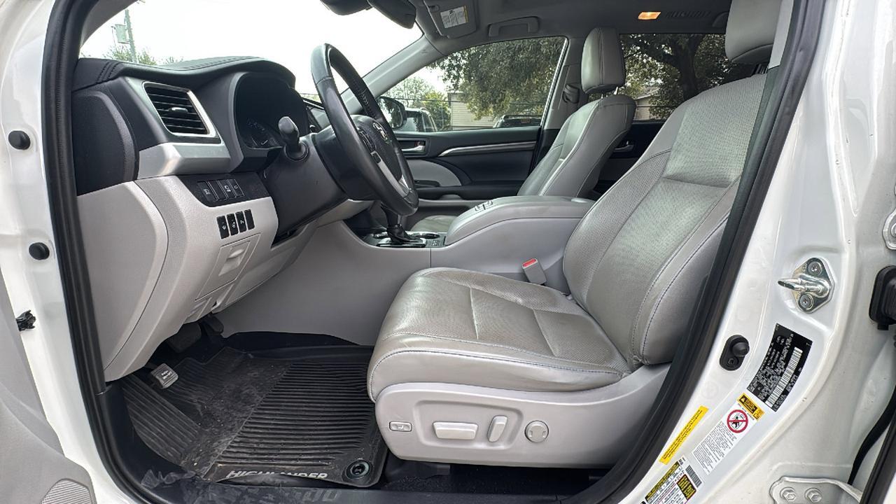 2019 Toyota Highlander  Selma TX