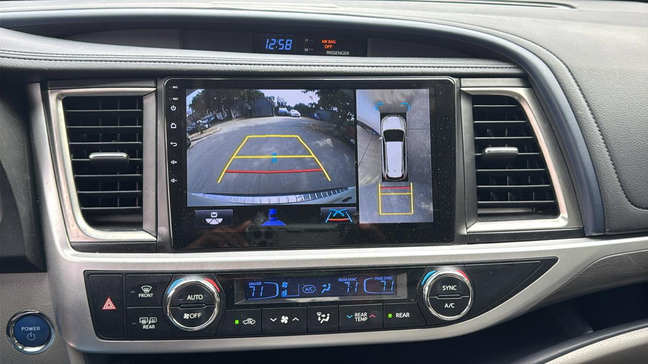 2019 Toyota Highlander  Selma TX