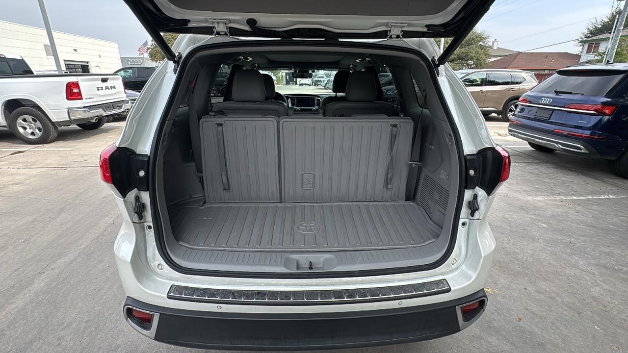 2019 Toyota Highlander  Selma TX