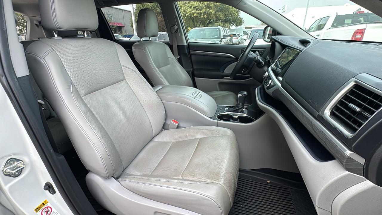 2019 Toyota Highlander  Selma TX