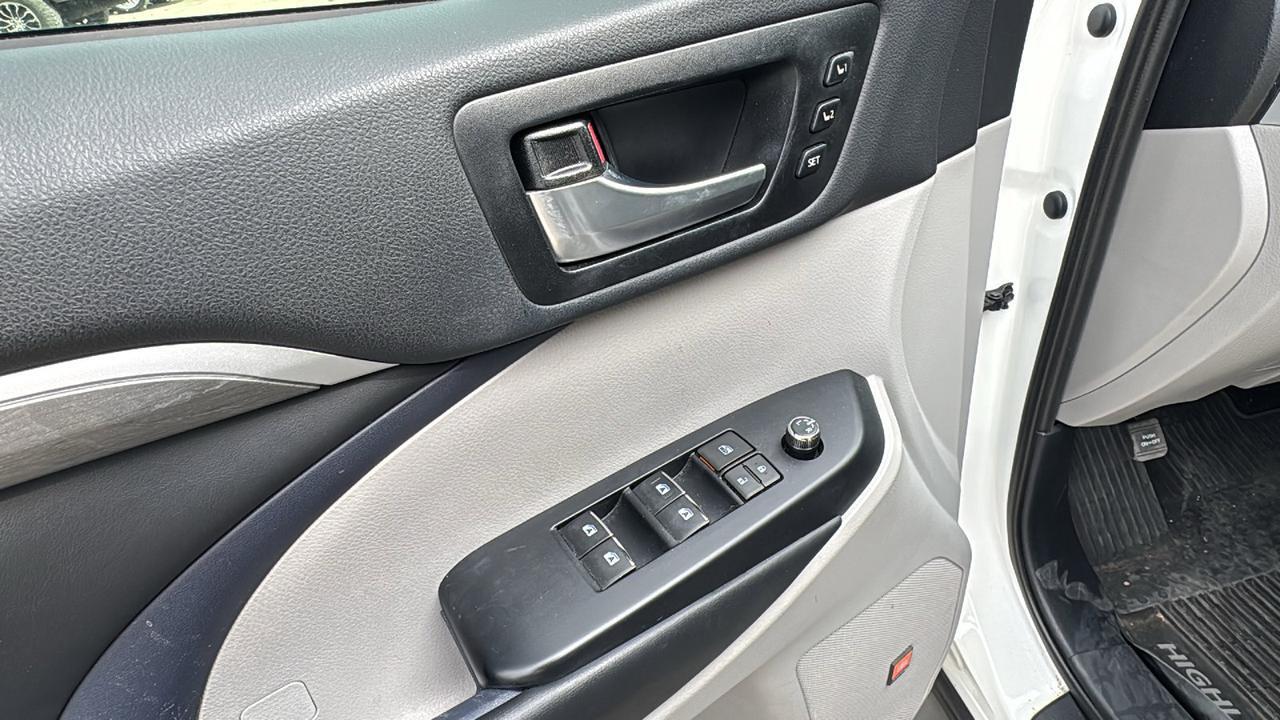 2019 Toyota Highlander  Selma TX