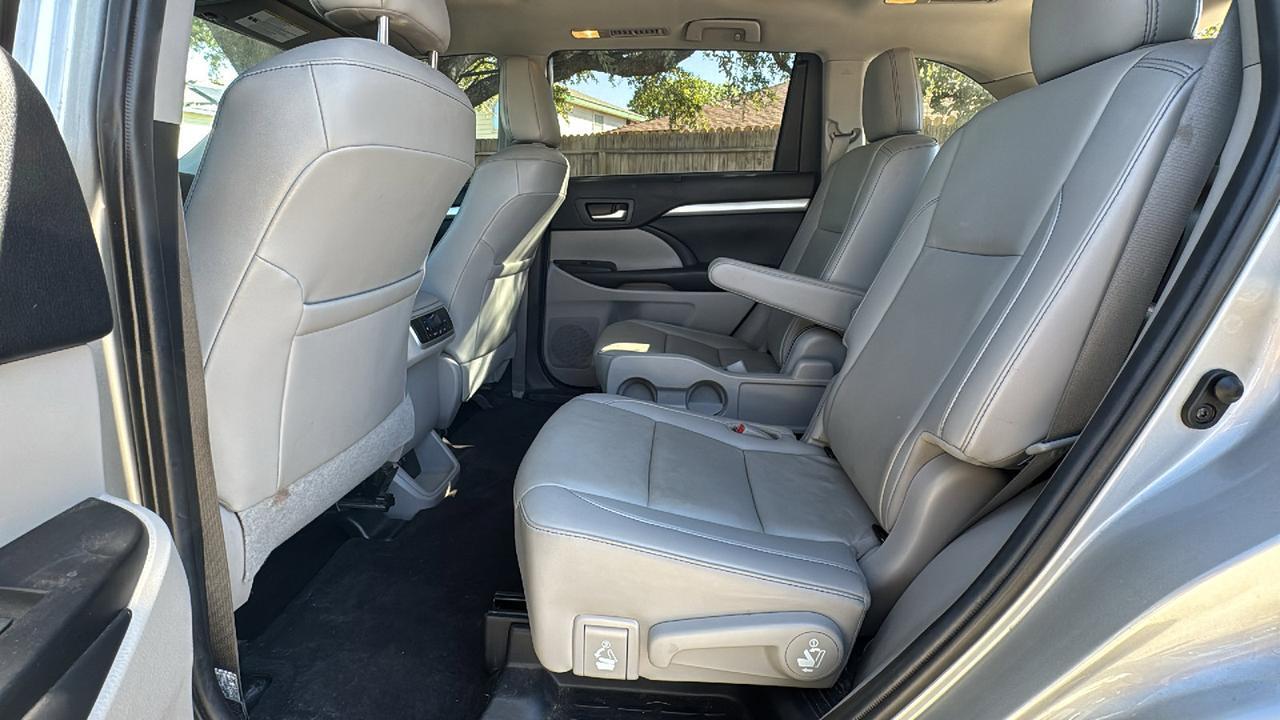 2019 Toyota Highlander  Selma TX