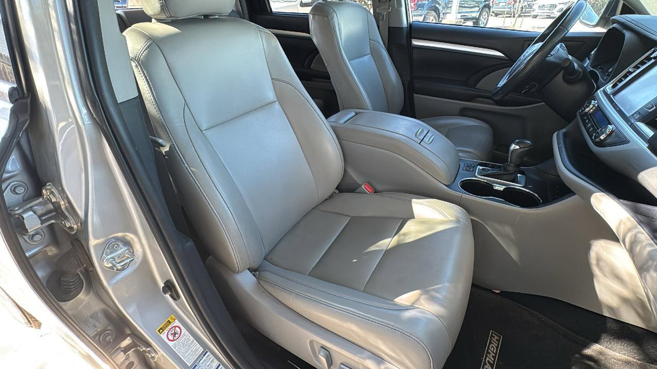 2019 Toyota Highlander  Selma TX