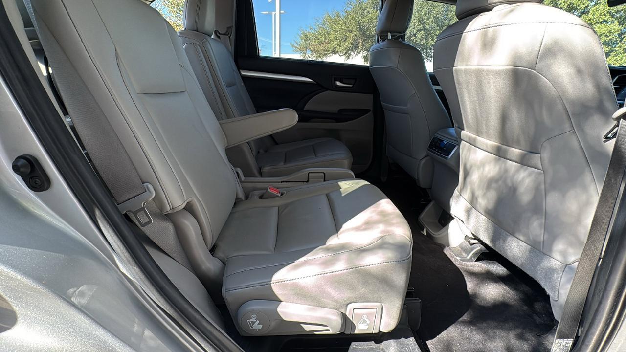 2019 Toyota Highlander  Selma TX