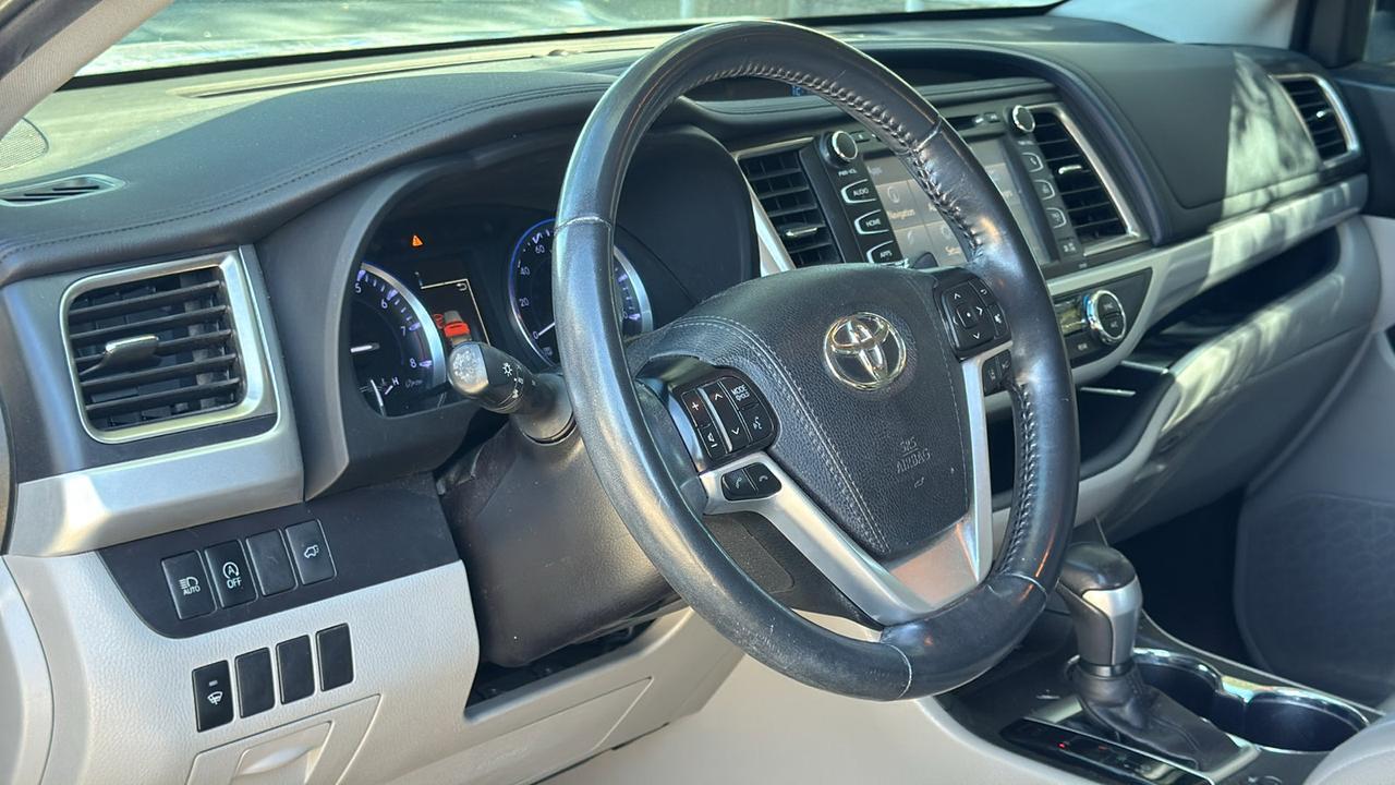 2019 Toyota Highlander  Selma TX