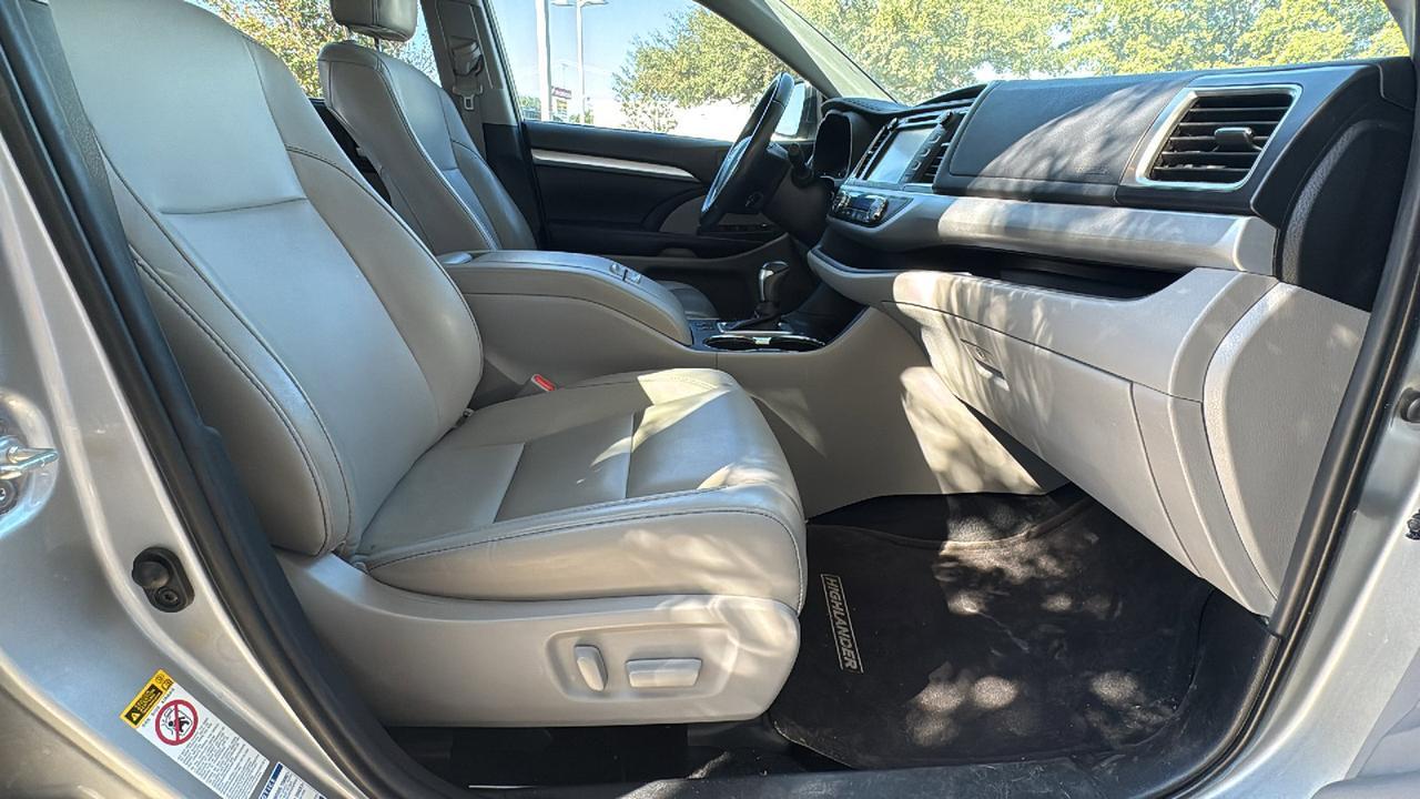 2019 Toyota Highlander  Selma TX