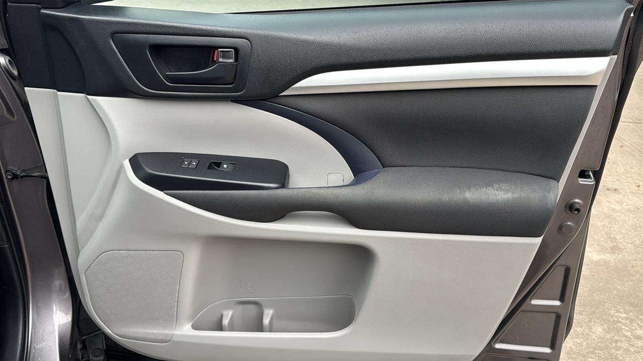 2019 Toyota Highlander  Selma TX