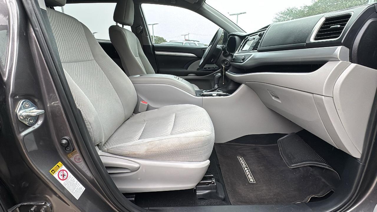 2019 Toyota Highlander  Selma TX