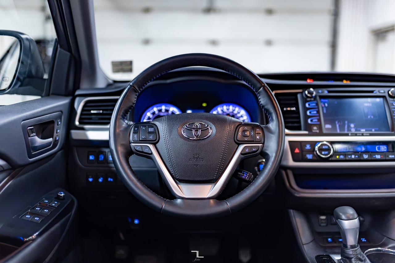 2019 Toyota Highlander AWD Limited Leather Roof Nav BCam Red Deer AB