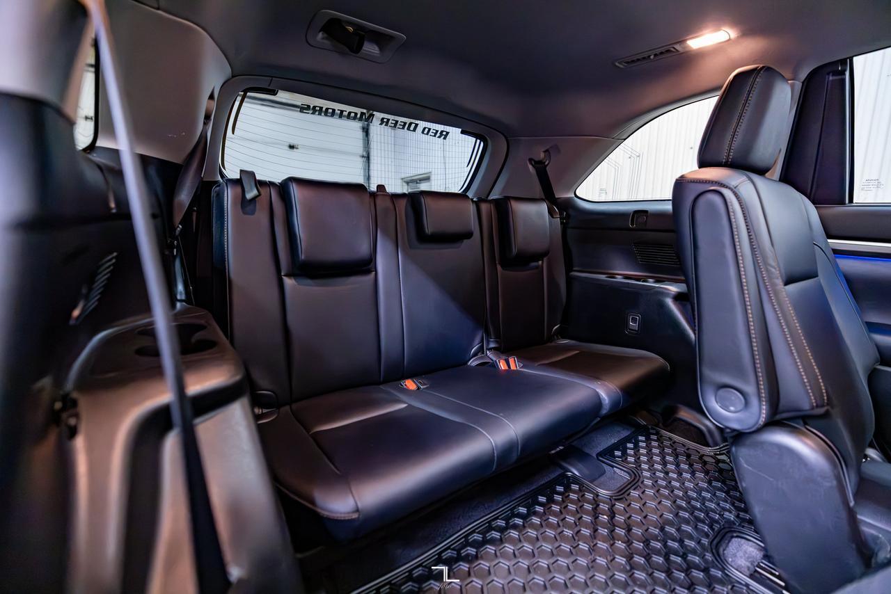 2019 Toyota Highlander AWD Limited Leather Roof Nav BCam Red Deer AB