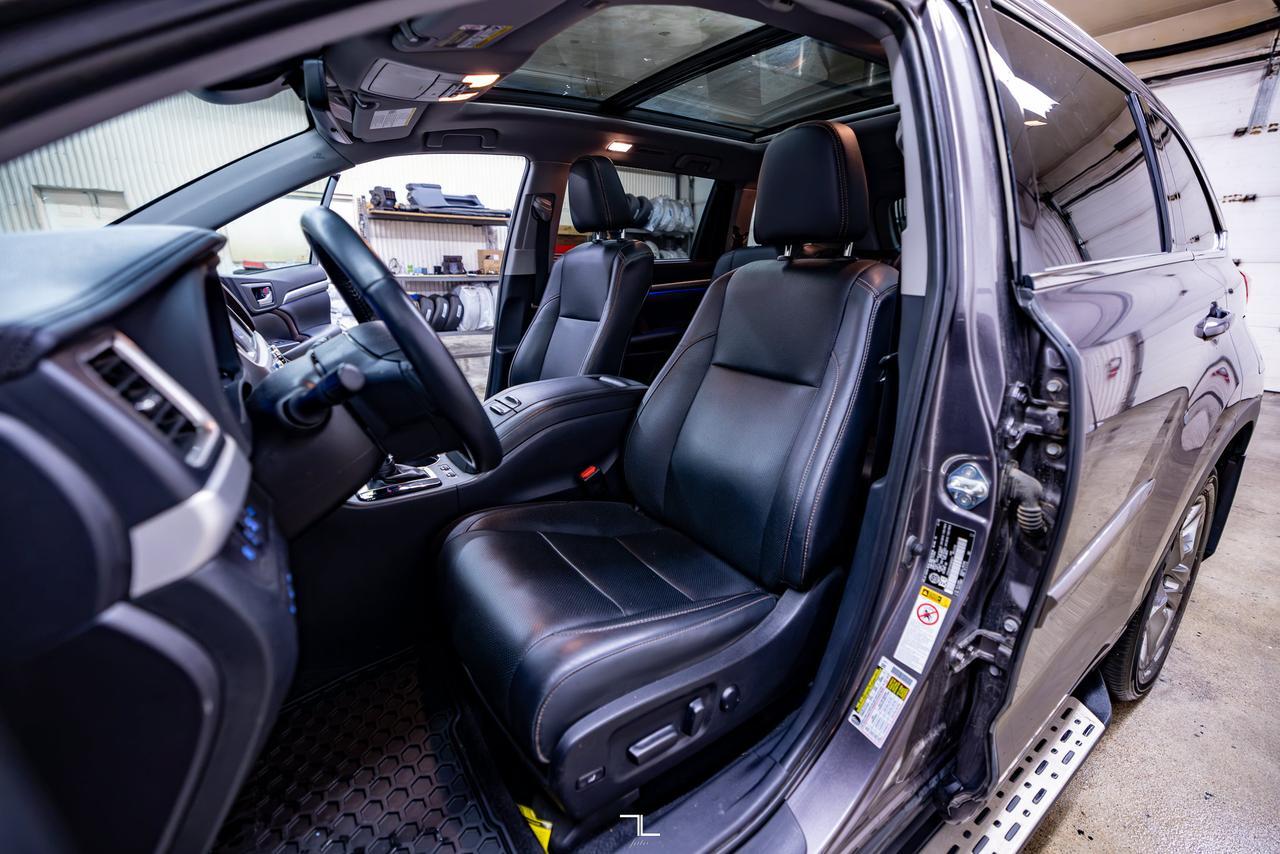 2019 Toyota Highlander AWD Limited Leather Roof Nav BCam Red Deer AB