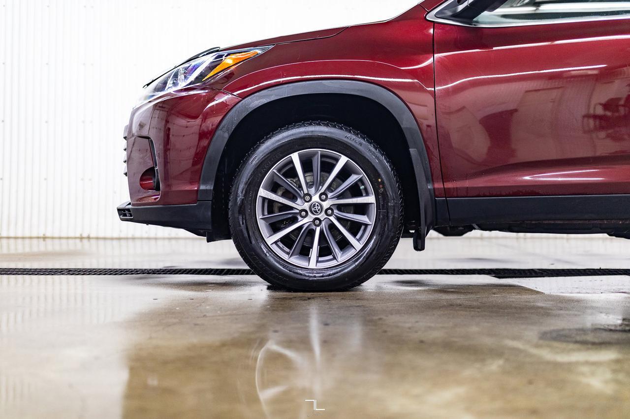 2019 Toyota Highlander AWD XLE Leather Roof Nav BCam Red Deer AB