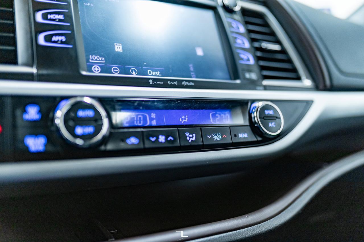 2019 Toyota Highlander AWD XLE Leather Roof Nav BCam Red Deer AB