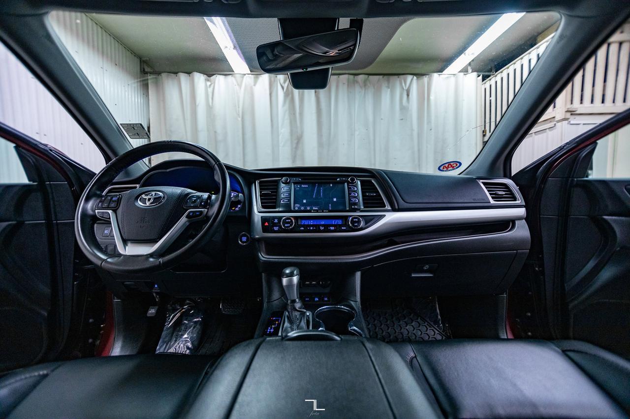 2019 Toyota Highlander AWD XLE Leather Roof Nav BCam Red Deer AB