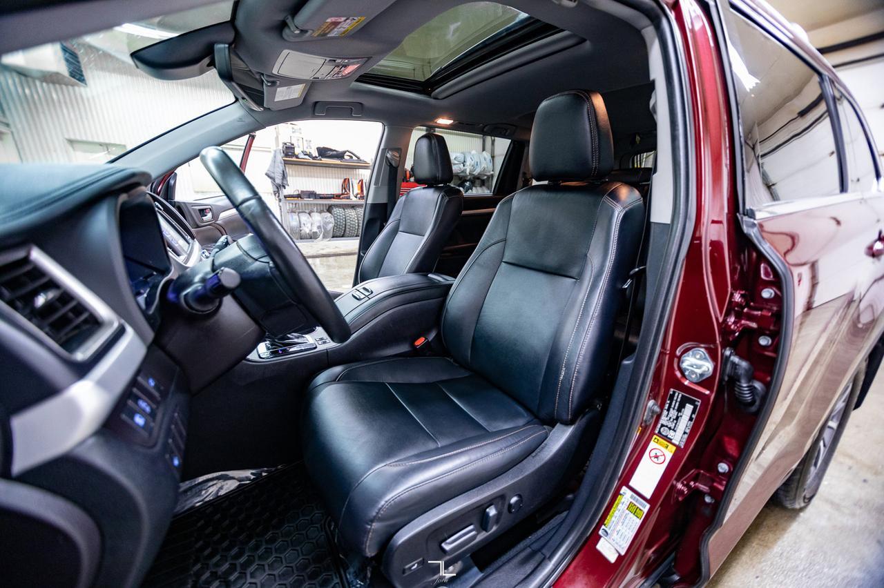 2019 Toyota Highlander AWD XLE Leather Roof Nav BCam Red Deer AB