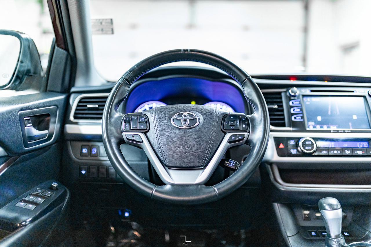 2019 Toyota Highlander AWD XLE Leather Roof Nav BCam Red Deer AB