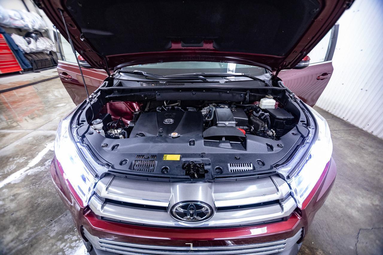 2019 Toyota Highlander AWD XLE Leather Roof Nav BCam Red Deer AB