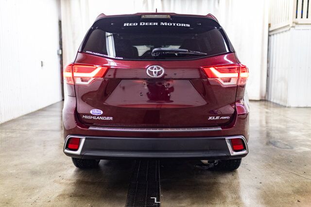 2019 Toyota Highlander AWD XLE Leather Roof Nav BCam Red Deer AB