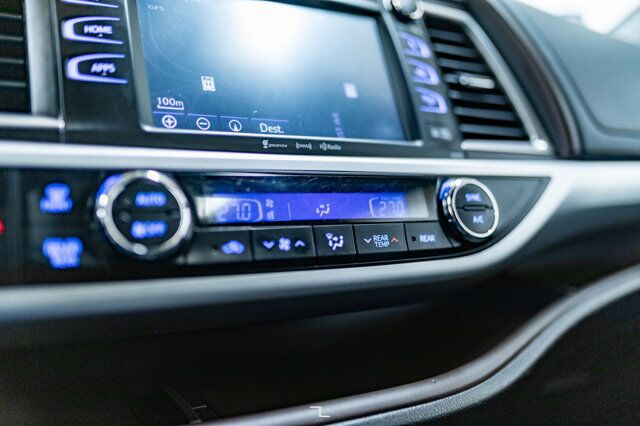 2019 Toyota Highlander AWD XLE Leather Roof Nav BCam Red Deer AB