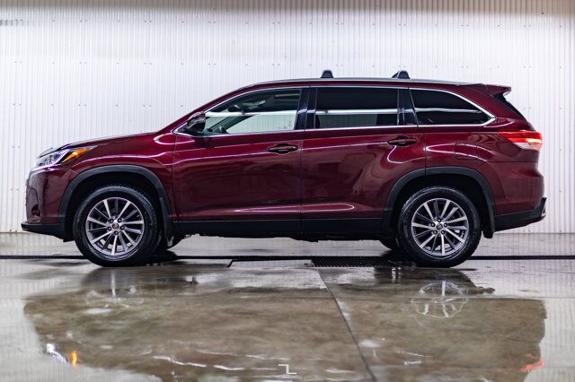 2019 Toyota Highlander AWD XLE Leather Roof Nav BCam Red Deer AB