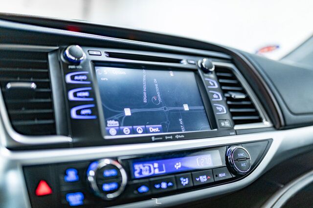 2019 Toyota Highlander AWD XLE Leather Roof Nav BCam Red Deer AB