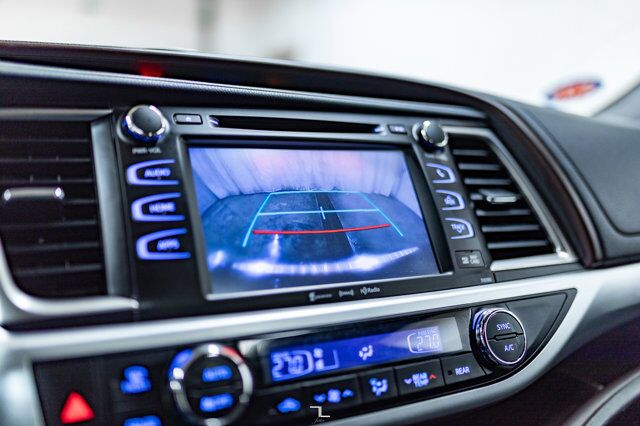 2019 Toyota Highlander AWD XLE Leather Roof Nav BCam Red Deer AB