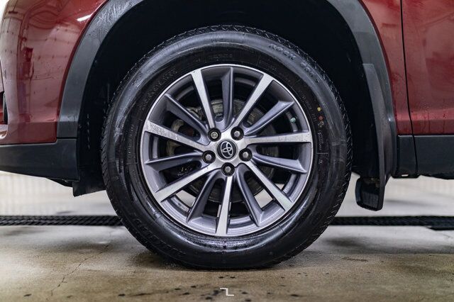 2019 Toyota Highlander AWD XLE Leather Roof Nav BCam Red Deer AB