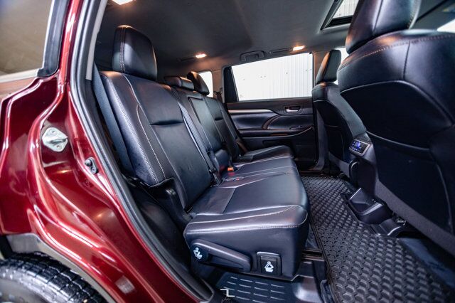 2019 Toyota Highlander AWD XLE Leather Roof Nav BCam Red Deer AB