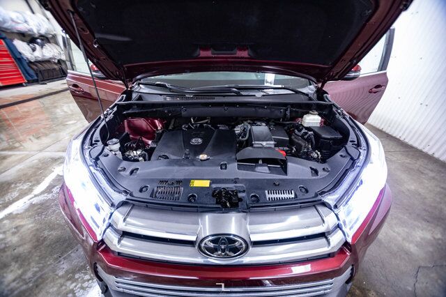 2019 Toyota Highlander AWD XLE Leather Roof Nav BCam Red Deer AB
