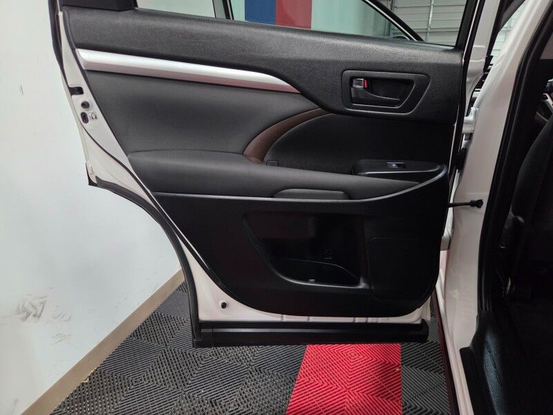 2019 Toyota Highlander LE 3rd Row 3.5L V6 Camera Michelin Tires FREE WARRANTY Call (682)58 Arlington TX