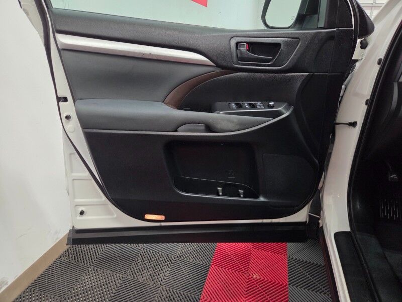 2019 Toyota Highlander LE 3rd Row 3.5L V6 Camera Michelin Tires FREE WARRANTY Call (682)58 Arlington TX