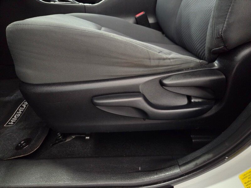 2019 Toyota Highlander LE 3rd Row 3.5L V6 Camera Michelin Tires FREE WARRANTY Call (682)58 Arlington TX