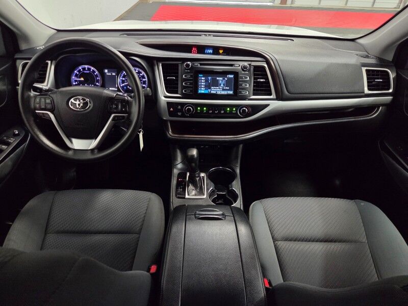 2019 Toyota Highlander LE 3rd Row 3.5L V6 Camera Michelin Tires FREE WARRANTY Call (682)58 Arlington TX