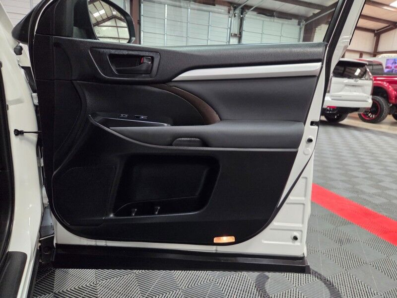 2019 Toyota Highlander LE 3rd Row 3.5L V6 Camera Michelin Tires FREE WARRANTY Call (682)58 Arlington TX