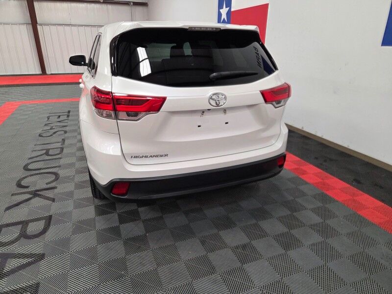 2019 Toyota Highlander LE 3rd Row 3.5L V6 Camera Michelin Tires FREE WARRANTY Call (682)58 Arlington TX