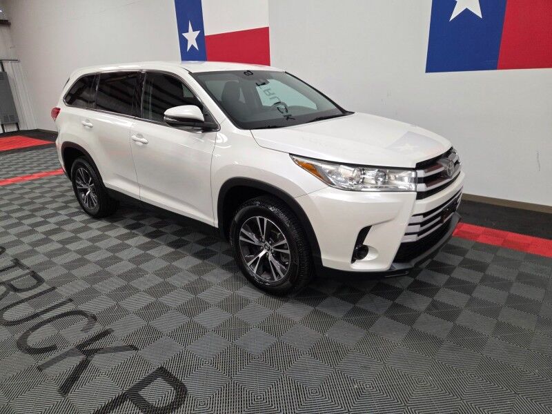 2019 Toyota Highlander LE 3rd Row 3.5L V6 Camera Michelin Tires FREE WARRANTY Call (682)58 Arlington TX