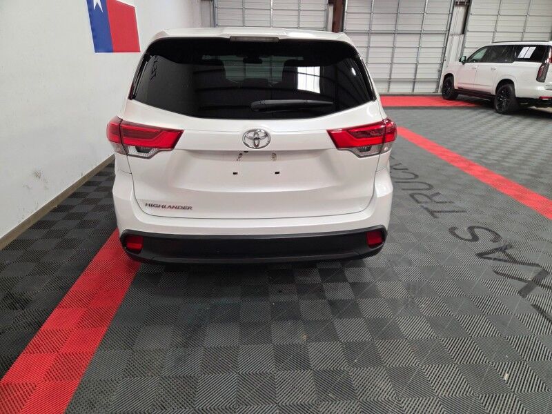 2019 Toyota Highlander LE 3rd Row 3.5L V6 Camera Michelin Tires FREE WARRANTY Call (682)58 Arlington TX