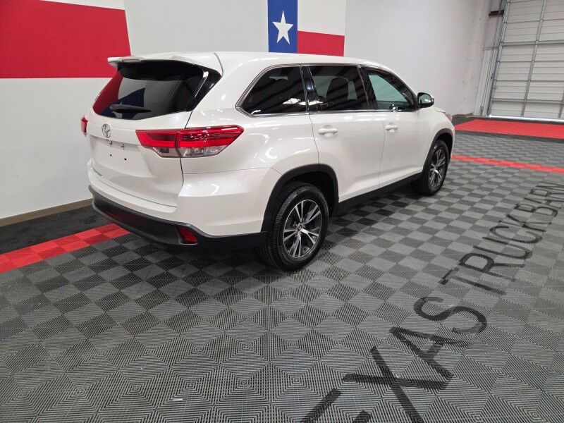 2019 Toyota Highlander LE 3rd Row 3.5L V6 Camera Michelin Tires FREE WARRANTY Call (682)58 Arlington TX