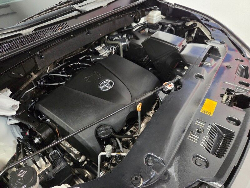 2019 Toyota Highlander LE 3rd Row 3.5L V6 Camera Michelin Tires FREE WARRANTY Call (682)58 Arlington TX