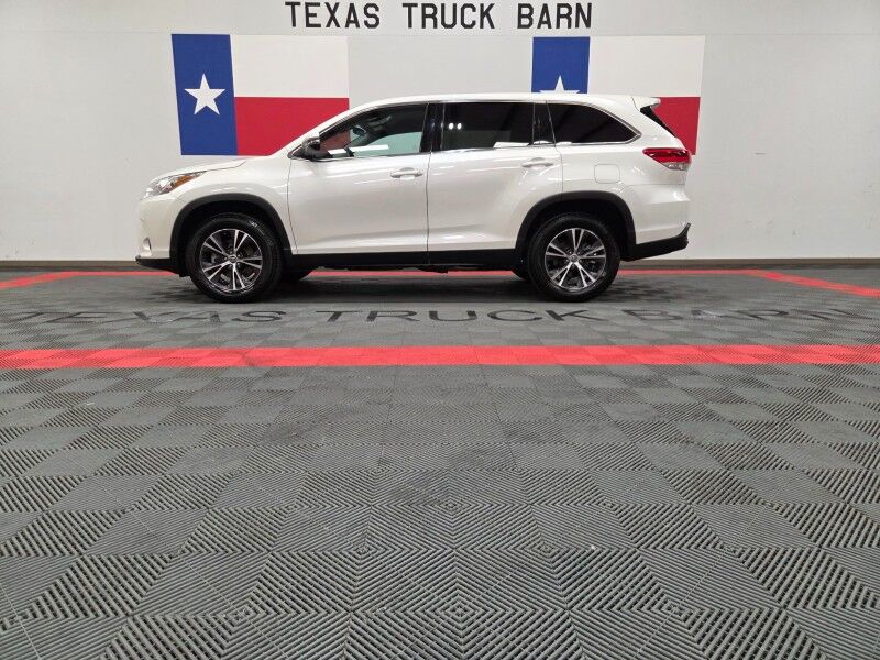 2019 Toyota Highlander LE 3rd Row 3.5L V6 Camera Michelin Tires FREE WARRANTY Call (682)58