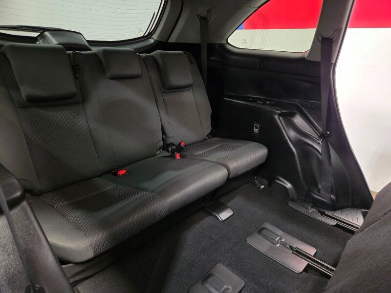 2019 Toyota Highlander LE 3rd Row 3.5L V6 Camera Michelin Tires FREE WARRANTY Call (682)58 Arlington TX