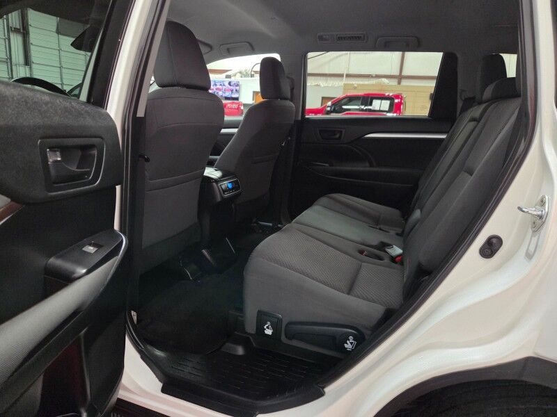 2019 Toyota Highlander LE 3rd Row 3.5L V6 Camera Michelin Tires FREE WARRANTY Call (682)58 Arlington TX