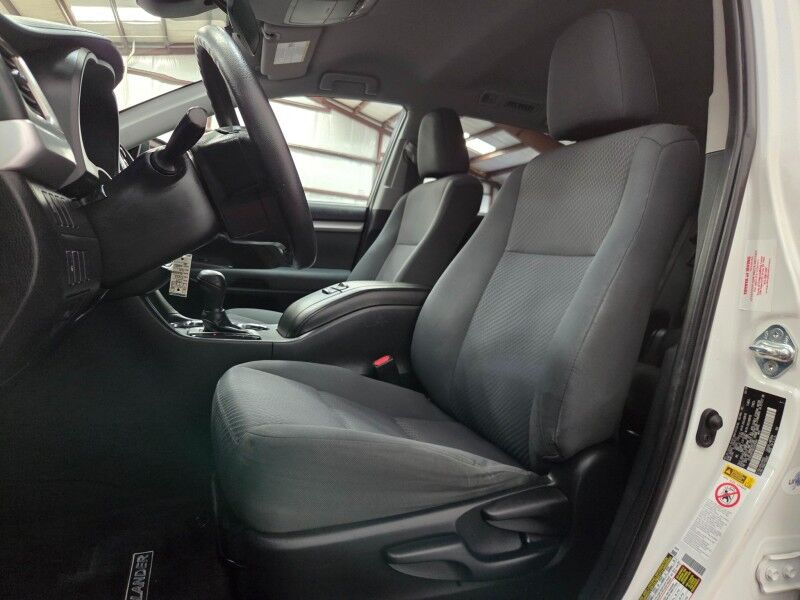 2019 Toyota Highlander LE 3rd Row 3.5L V6 Camera Michelin Tires FREE WARRANTY Call (682)58 Arlington TX