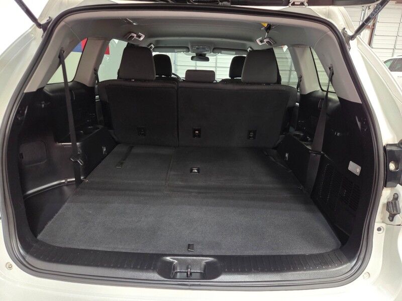 2019 Toyota Highlander LE 3rd Row 3.5L V6 Camera Michelin Tires FREE WARRANTY Call (682)587-6288 Arlington TX