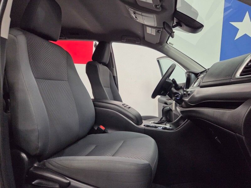 2019 Toyota Highlander LE 3rd Row 3.5L V6 Camera Michelin Tires FREE WARRANTY Call (682)587-6288 Arlington TX