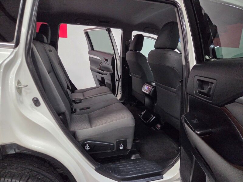 2019 Toyota Highlander LE 3rd Row 3.5L V6 Camera Michelin Tires FREE WARRANTY Call (682)587-6288 Arlington TX