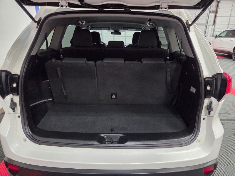 2019 Toyota Highlander LE 3rd Row 3.5L V6 Camera Michelin Tires FREE WARRANTY Call (682)587-6288 Arlington TX