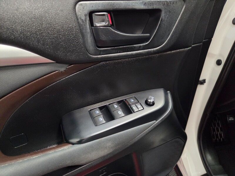 2019 Toyota Highlander LE 3rd Row 3.5L V6 Camera Michelin Tires FREE WARRANTY Call (682)587-6288 Arlington TX