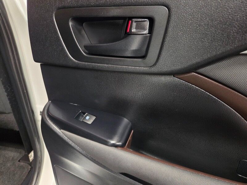 2019 Toyota Highlander LE 3rd Row 3.5L V6 Camera Michelin Tires FREE WARRANTY Call (682)587-6288 Arlington TX