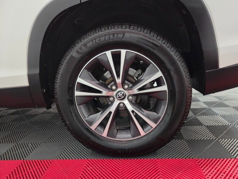 2019 Toyota Highlander LE 3rd Row 3.5L V6 Camera Michelin Tires FREE WARRANTY Call (682)587-6288 Arlington TX